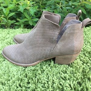 Dolce Vita Perforated Ankle Boots Size 6